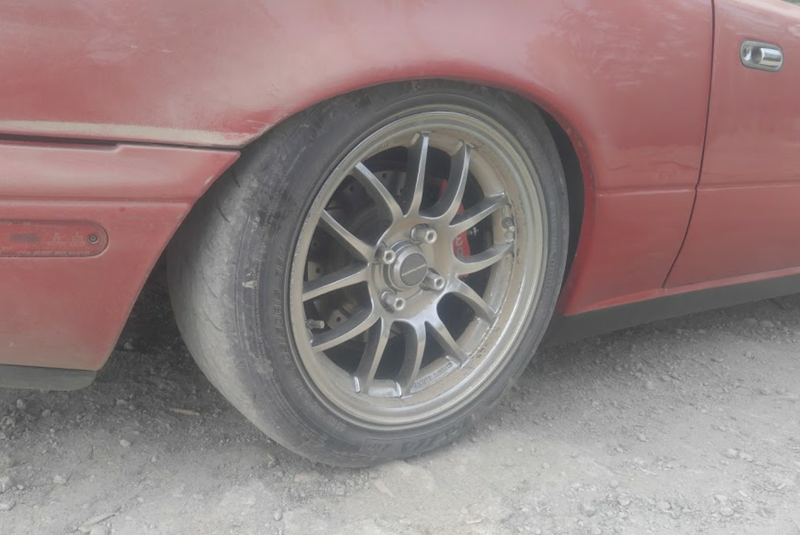 Surprisingly, high end race focused coilovers are quite proficient offroad. Look at that shock travel. There’s still plenty of space before hitting the bumpstop